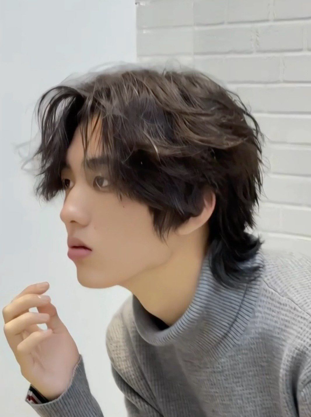 的头发烫了个日系纹理十狼尾鲻鱼头真的太好看了吧,被学妹夸爆的发型