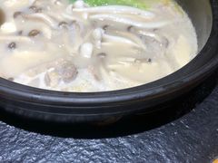 -洪氏嗨捞·广东猪肚鸡·椰子鸡火锅(西咸万象城店)