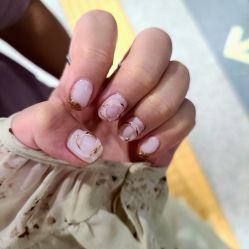 -花岐款式专研健康美甲沙龙