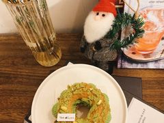 开心果树莓泡芙-Ten Olives甜点