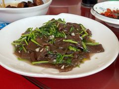 -亮河湾山庄