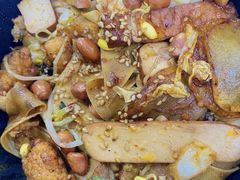 -愉肴麻辣香锅(中山路店)