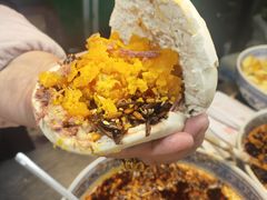 肉蛋双飞夹馍-清真马乐贝腊牛肉蛋黄菜夹馍(马蓉洒金桥店)