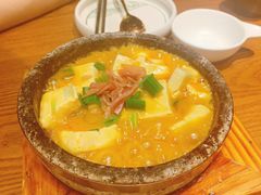 香煎石屏豆腐-云海肴·汽锅鸡·云南代表菜(天山百盛优客店)