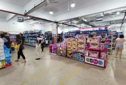 -逝水玩具折扣店