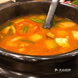 有肉，寿司，大酱汤，石锅拌饭。一定能吃饱吃好