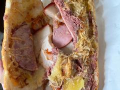 -Bánh Mì Huynh Hoa