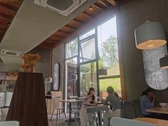 靠窗位-赤面仔(麓湖美食岛店)