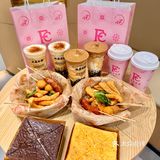 - 还有各种台湾小吃 台湾咸酥鸡、甜不辣、台湾蒜味香肠…