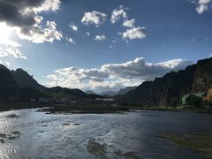 -百里峡七彩艺术小镇