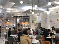 大堂-奈雪的茶(市百一店)