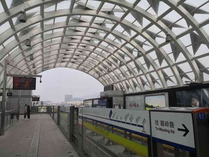 世博园(地铁站)-"去崂山吃完樱桃归来的路上.地上的地铁真的.