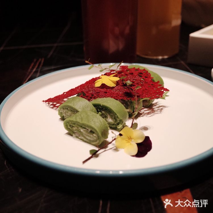 花菜梗真的是爱了 每次都认真的吃着比较着