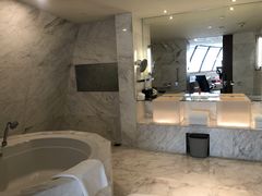 -上海滴水湖皇冠假日酒店