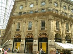 -文艺复兴百货(米兰大教堂广场店)