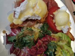 班尼迪克蛋-Common Table · Brunch & Coffee