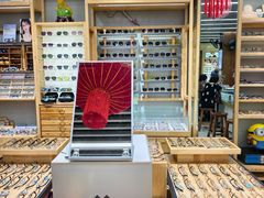 -三叶眼镜城批发市场(上海火车站店)
