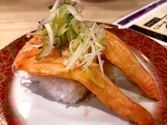 炙烧三文鱼寿司-沼津魚がし鮨(御殿場アウトレット店)