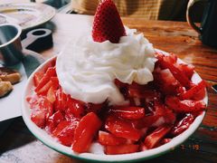 草莓牛奶冰沙-I HOLIC艾豪丽披萨(KKone店)