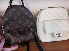 -小飞侠奢侈品回收 寄卖 养护(宝山宝龙广场店)