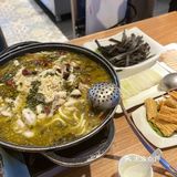 两个女生要了四份素菜一份 一份土豆粉 一份葱油饼