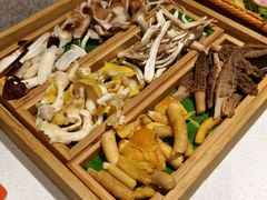 -菌之家·专业纯野生菌火锅·特色炒菌