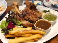 -Chom Cafe and Restaurant