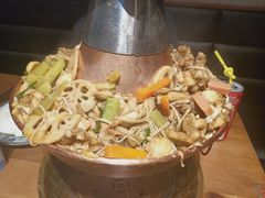什锦碳烤牛蛙火锅-炉小二铜锅牛蛙•川湘菜(三里屯店)