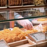 北京首家❗️新中式糕点铺，现场解剖20颗大肉粒肉松饼‼️