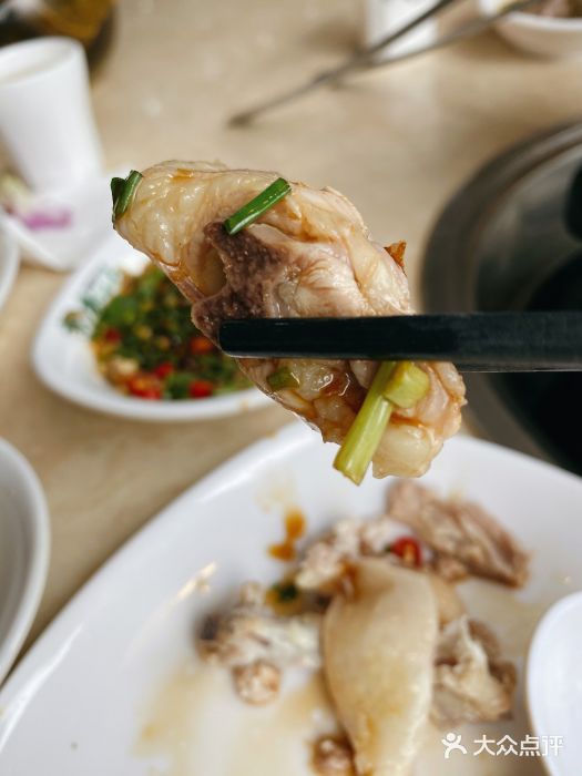 墨脱石锅椰子鸡•糟粕醋•东山羊(大东海店)墨脱石锅椰子鸡图片