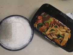 -吉吉向上炭烤鸡肉煲(西小区店)