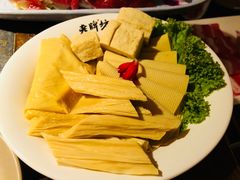 -老牌坊云南鱼豆花火锅(哈西万达店)