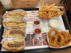 -The Habit Burger Grill 哈比特汉堡(世博店)