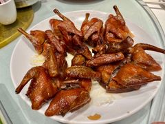 招牌红烧乳鸽-百年恒益烧腊海鲜酒家·非遗传承(广州黄埔店)