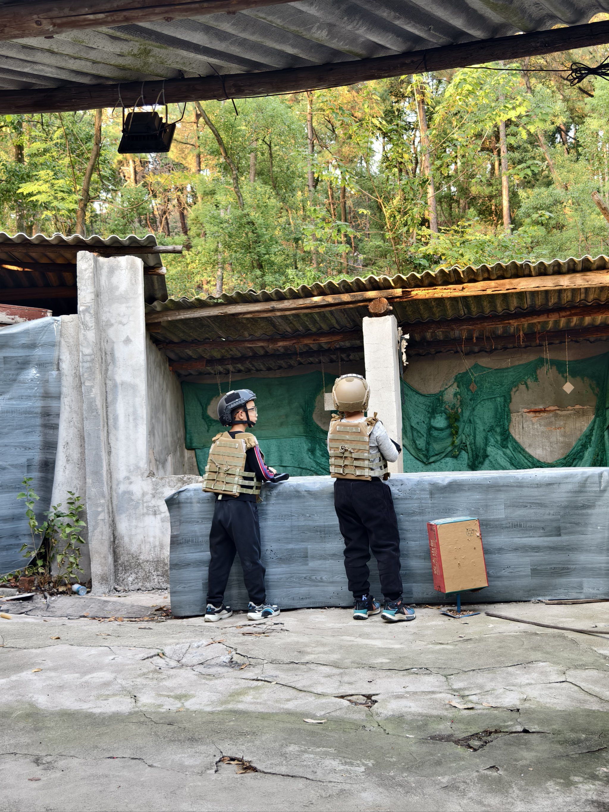 这家户外cs射击营地也藏的太深了吧