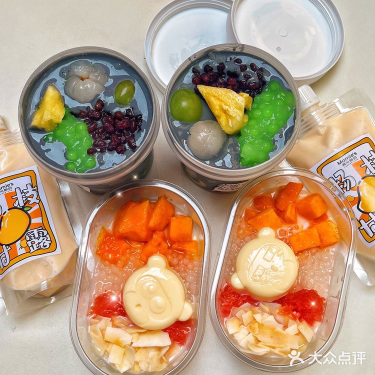 南强街的灰色水泥酸奶水果捞！真不错