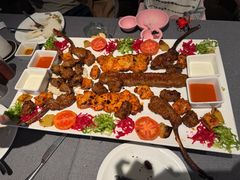 苏丹烤肉拼盘配三文鱼-Efes Turkish & Mediterranean Cuisine 艾菲斯餐厅(陆家嘴店)