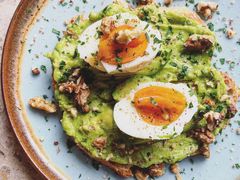 牛油果煮蛋吐司-RAC BAR(安福路店)