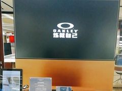 -LensCrafters亮视点·OAKLEY精选(静安嘉里中心店)