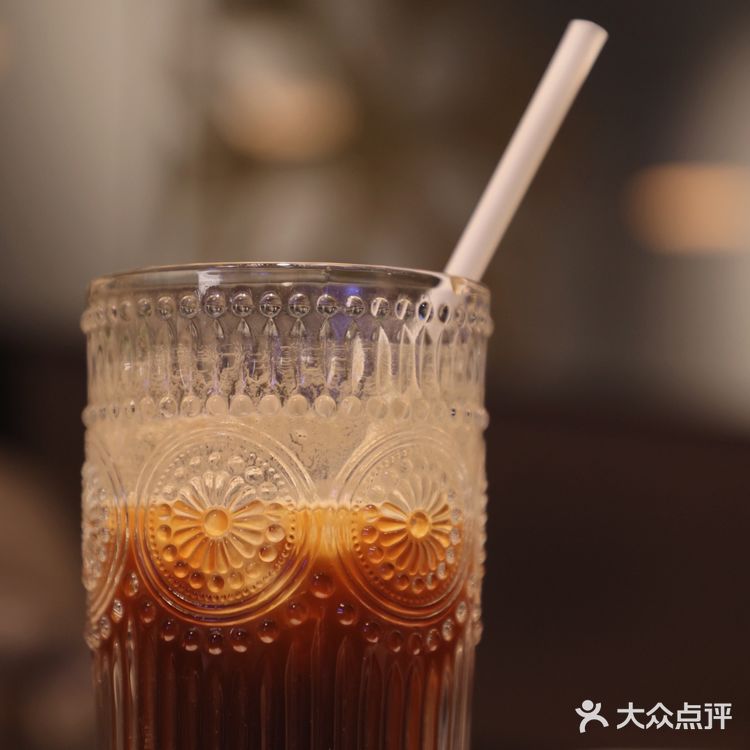 安静阅读和谈事的一家咖啡厅