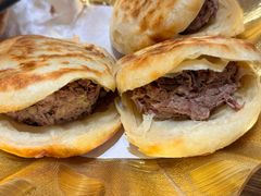 精品驴肉火烧-闫家驴肉老店(华电一校店)