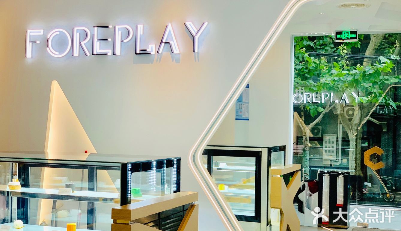 使劲凹造型拍视频，好看极了 然后是菜品