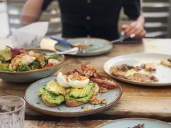 牛油果煮蛋吐司-RAC BAR(安福路店)