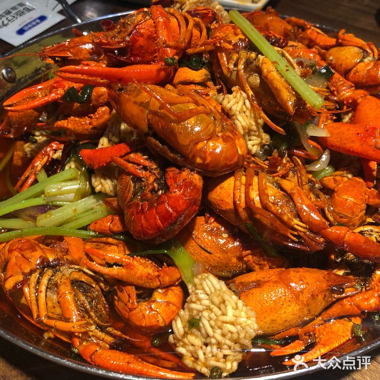 小龙虾之夜～ 十三香经典口味，没得挑，龙虾尺寸都挺大