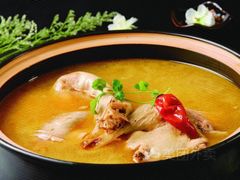 酸萝卜老鸭汤-蜀宴小调·精致家常菜(科华店)