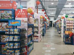-逝水玩具折扣店