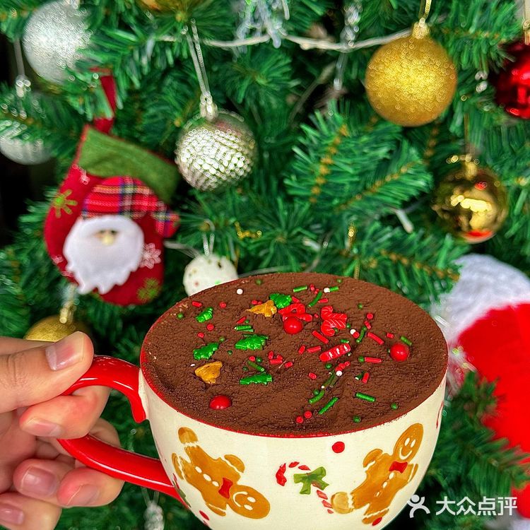 不懂就问！江门的咖啡店都这么圣诞🎄吗？？