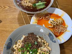 -丁丁猫重庆小面(徐州路店)