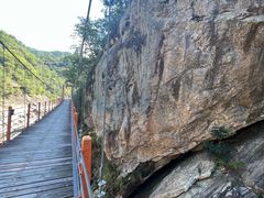 -燕子河大峡谷天坑仙境