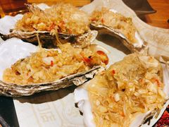 烤净化大生蚝-何师烧烤Pro ·江湖川菜·小龙虾·精酿(太古里旗舰店)